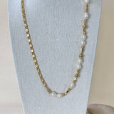 Staccato pearl necklace